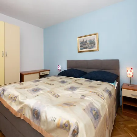Awesome In Okrug Gornji Trogir