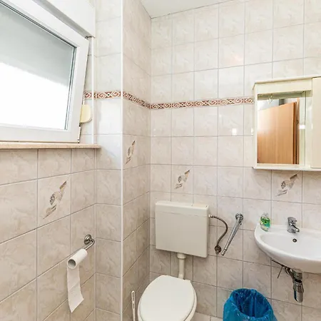 Awesome In Okrug Gornji Apartmán